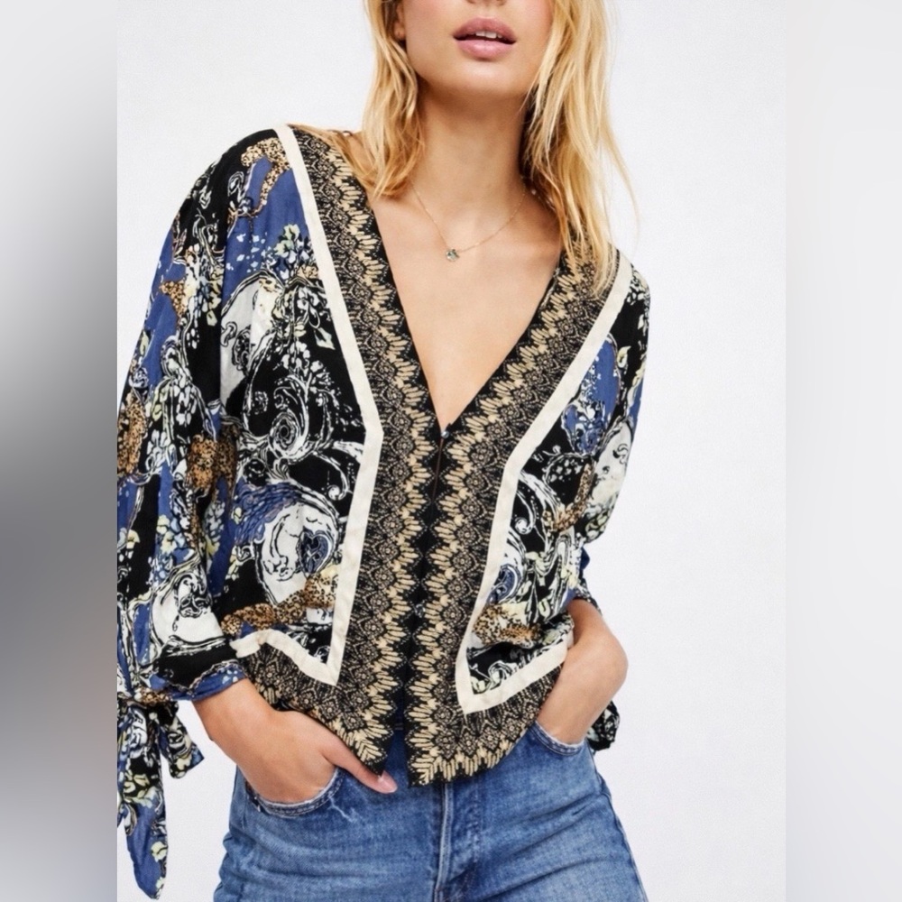 Free People Catch Me If You Can Blouse XS Black Blue Boho Print V-Neck Top